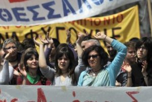 Grécko: Demonštranti vtrhli do televízie a prerušili vysielanie