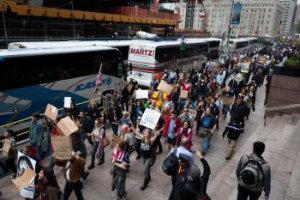 Demonštrantov na Wall Street pozatýkala polícia